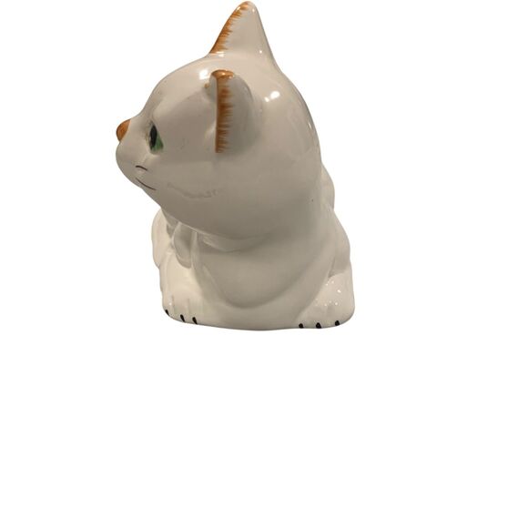 Vintage White Ceramic Porcelain Green Eyed Cat Lying Down Collectible Decor - Picture 3 of 8